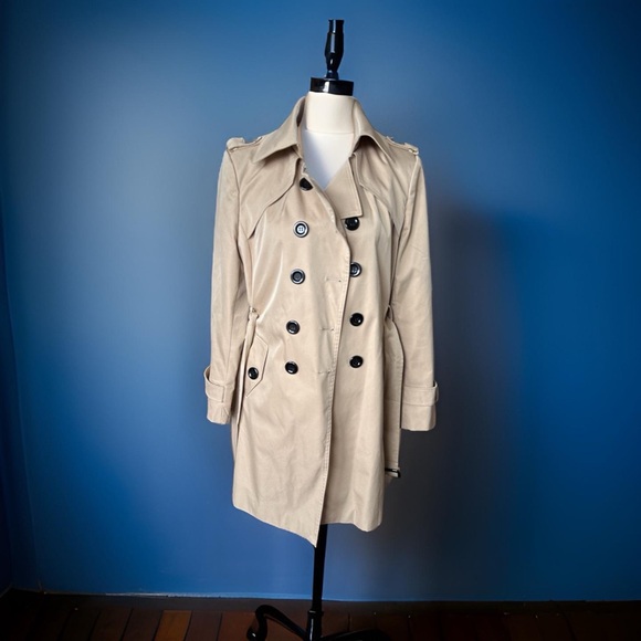 Farvalue Beige Trenchcoat, large, double breasted, buttons, knee length, belt - Picture 4 of 16